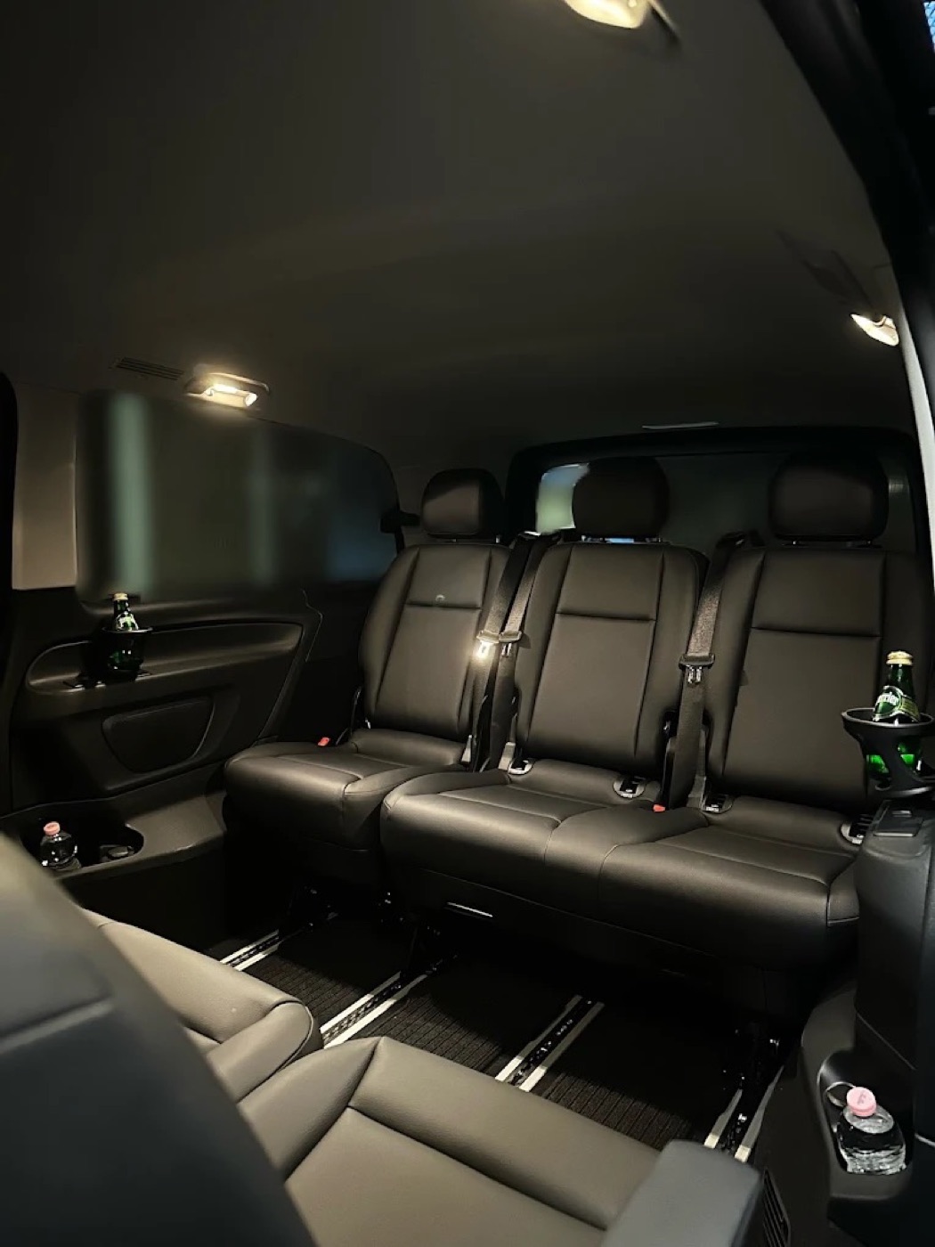 Interni del van executive per gruppi Taxi Rossi